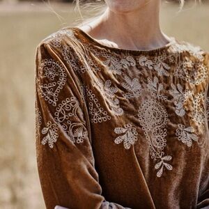 🌻J. JILL Velvety Embroidered BOHO Bell Sleeve oversized Tunic🌻